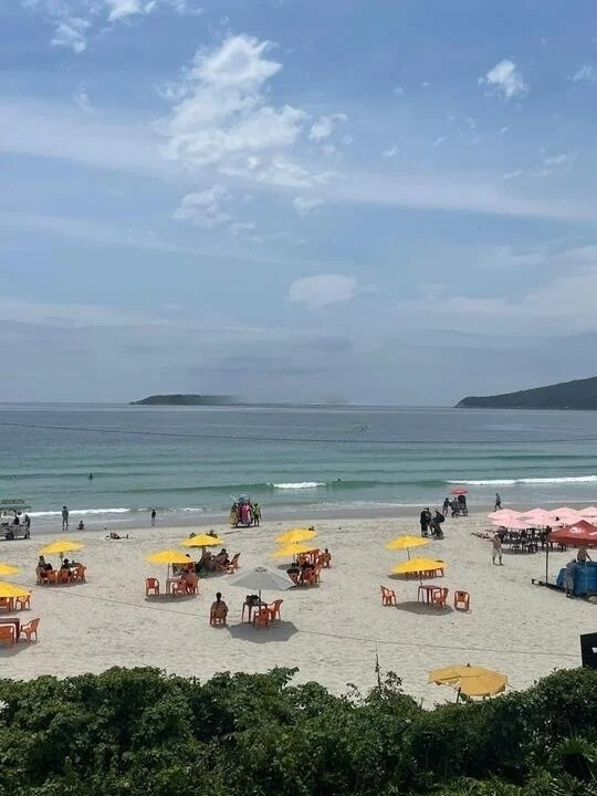 Sala de estar com vista para o mar