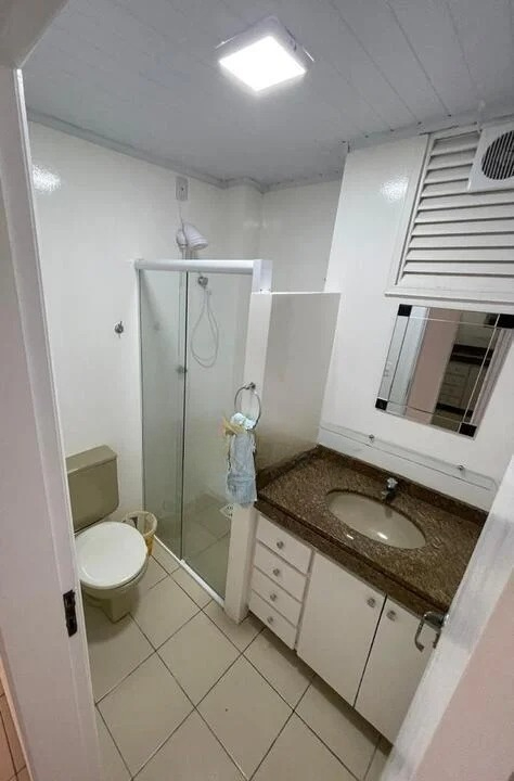 Banheiro com chuveiro quente